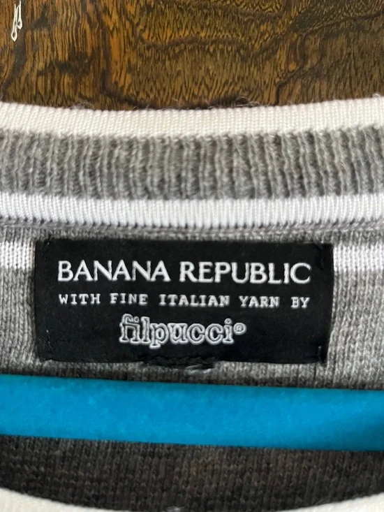 Banana Republic women’s Gray and White Striped Crewneck Sweater wool & cashmere - Picture 3 of 7